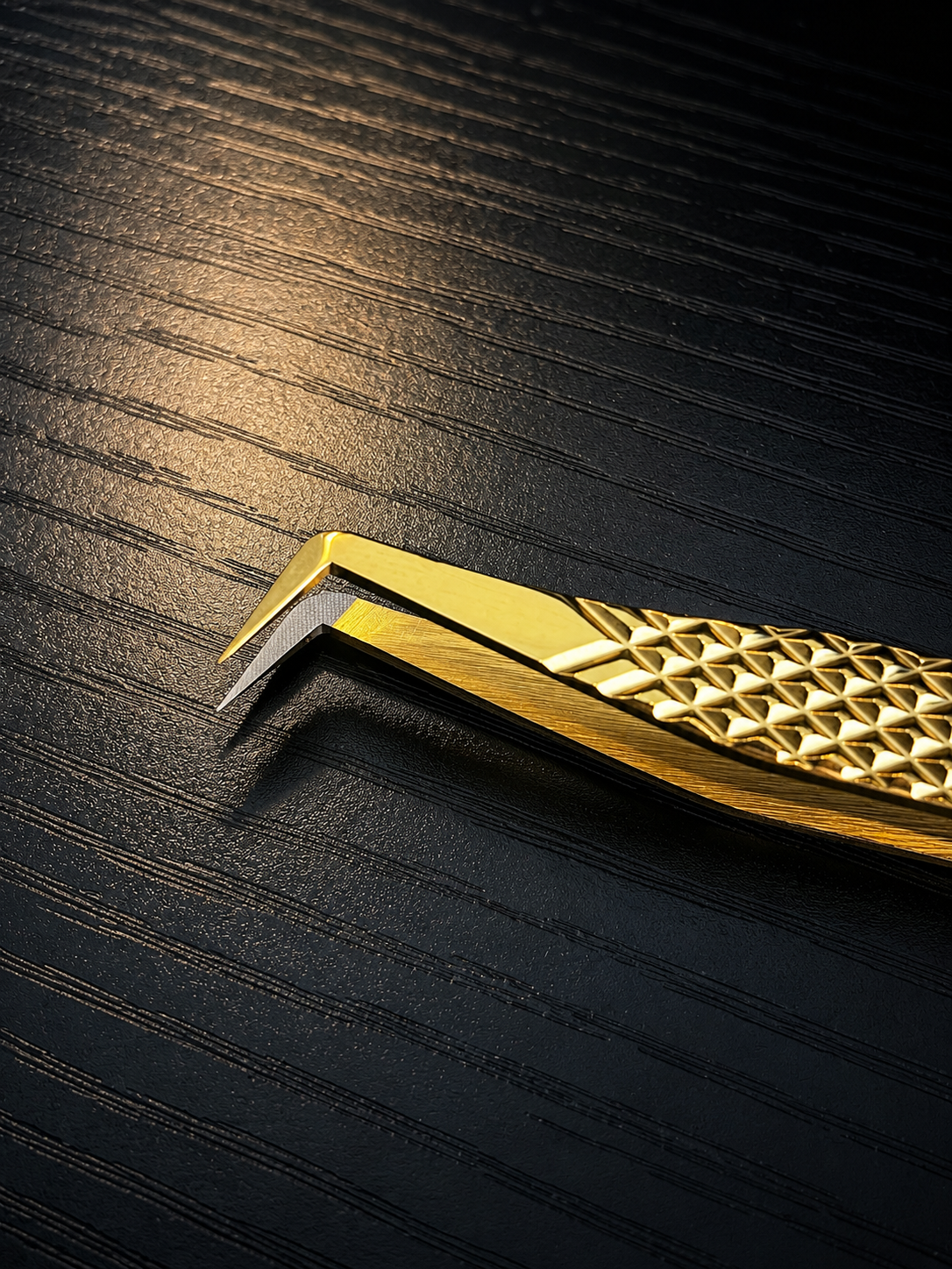 Luxe Precision™ Short Boot Volume Tweezer