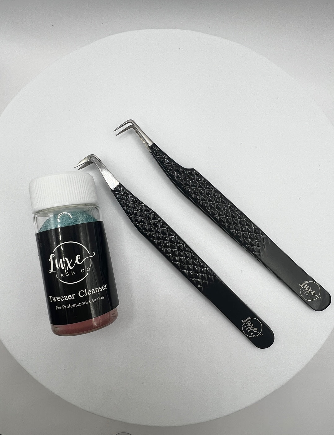 Tweezer cleaner
